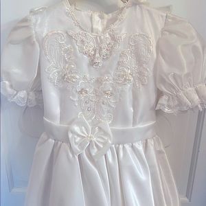 Adorable young girls Communion or Flower Girl dress. Now is the time to buy!